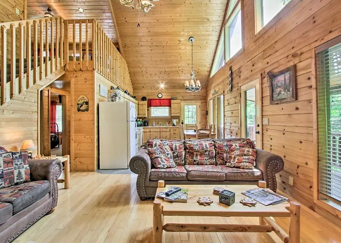 Cabin With Hot Tub And Deck About 12 Mi To Pigeon Forge!