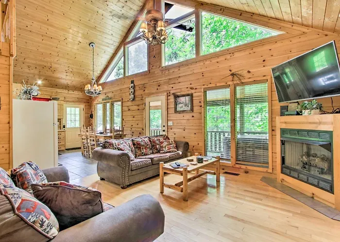 Cabin With Hot Tub And Deck About 12 Mi To Pigeon Forge!