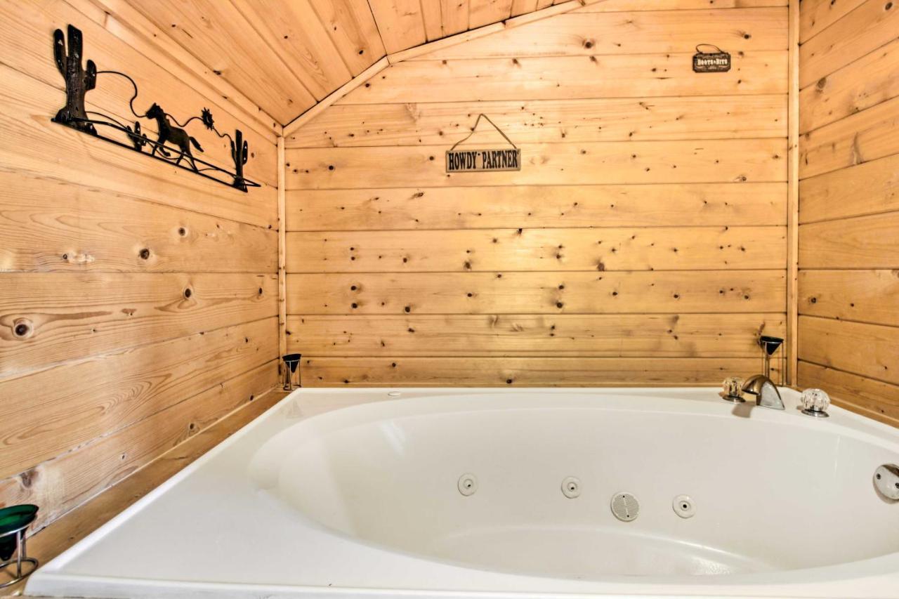 With Hot Tub And Deck About 12 Mi To Pigeon Forge! * Sevierville