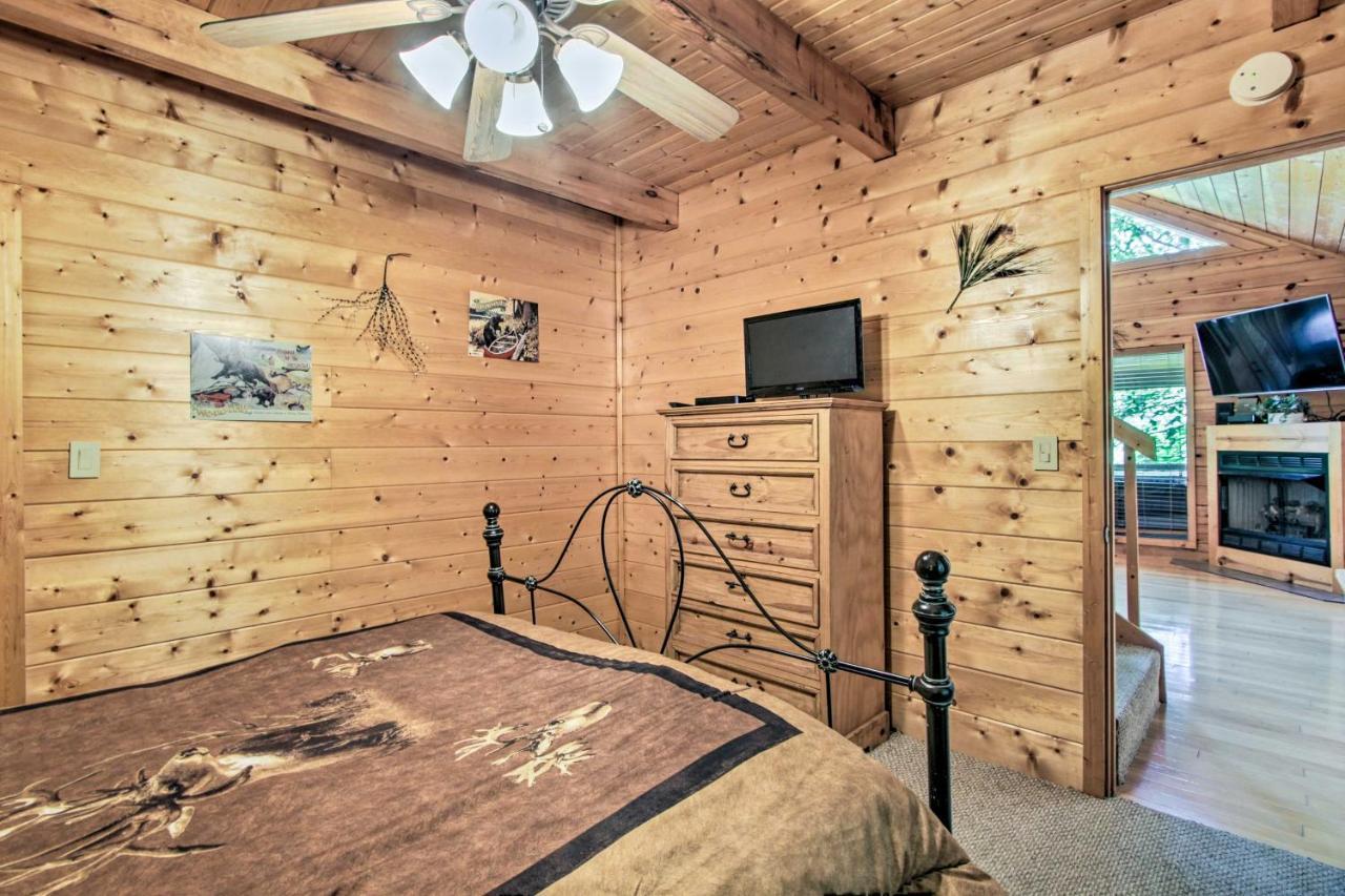 Hébergement de vacances With Hot Tub And Deck About 12 Mi To Pigeon Forge! Sevierville